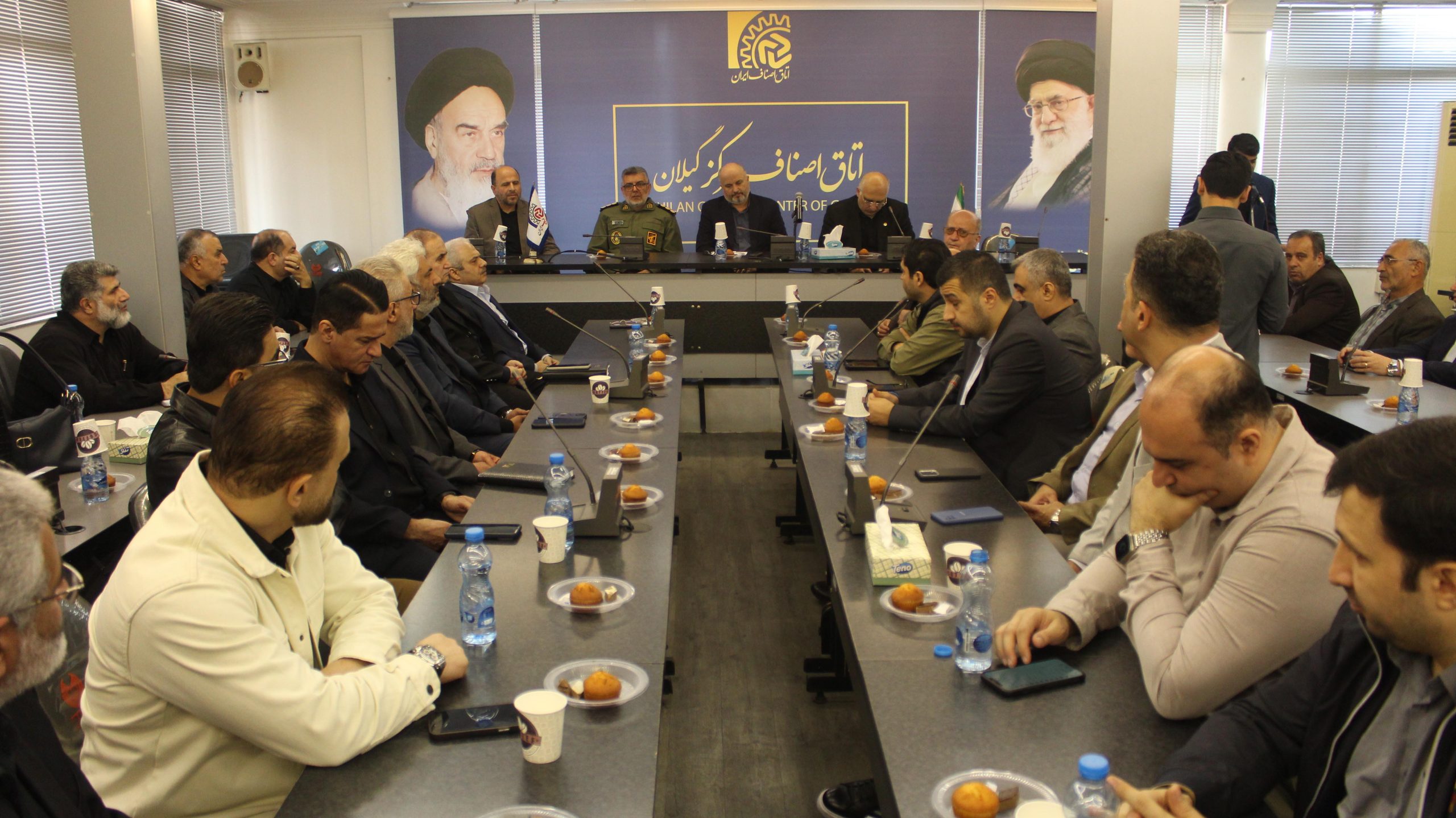 به مناسبت هفته بسیج، همایشی با عنوان “تجلیل از حماسه سازان جنگ ۱۲ روزه” در اتاق اصناف مرکز گیلان برگزار شد