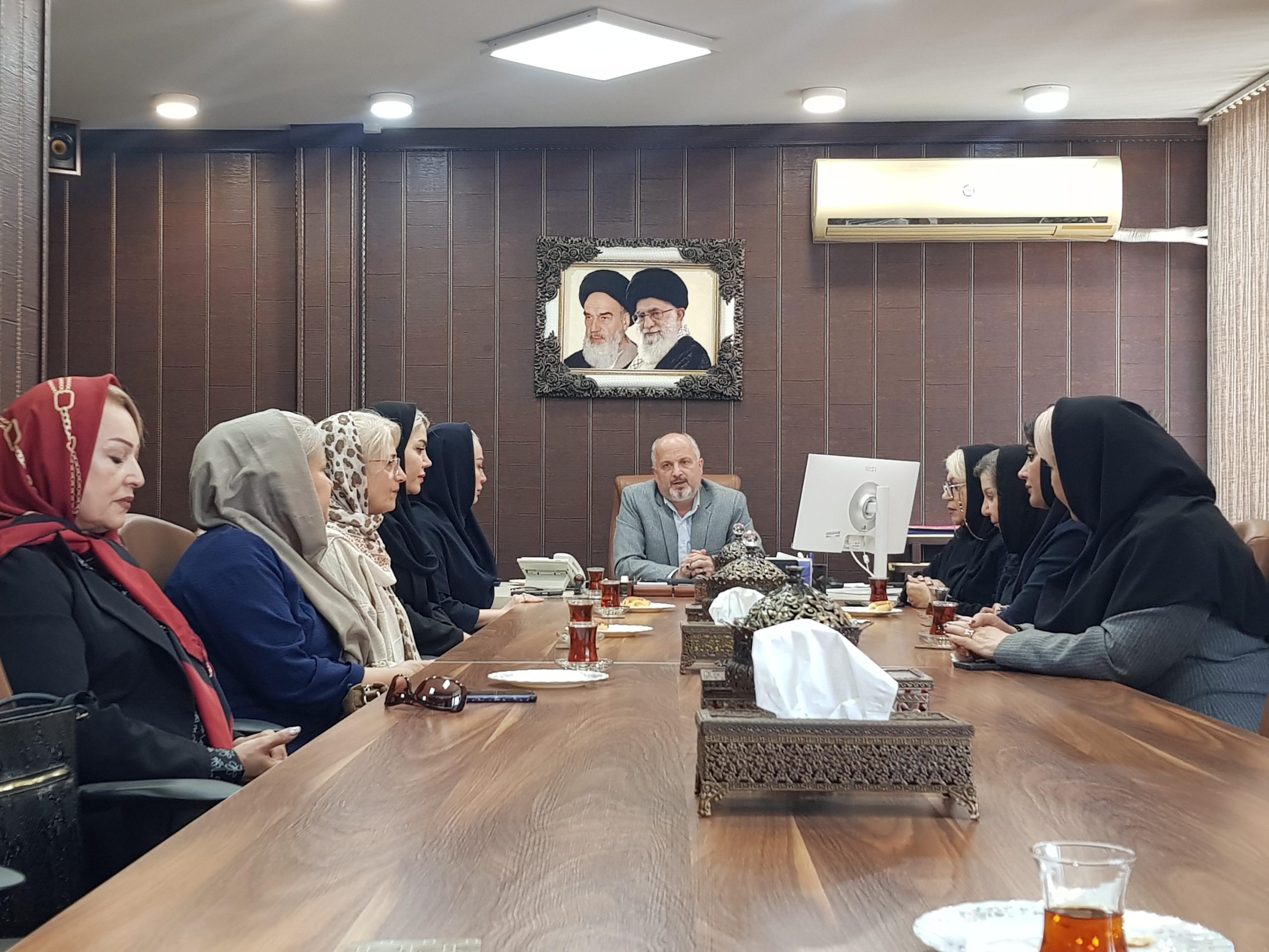 تقدیر از بانوان آرایشگر خیرخواه رشت در اتاق اصناف مرکز گیلان