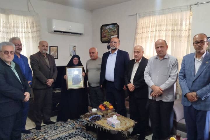 دیدار با خانواده شهید